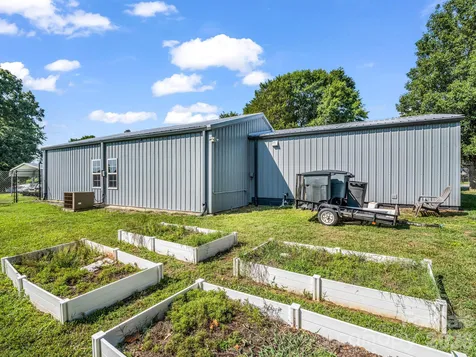 599 Old Henrietta Road Forest City NC 28043