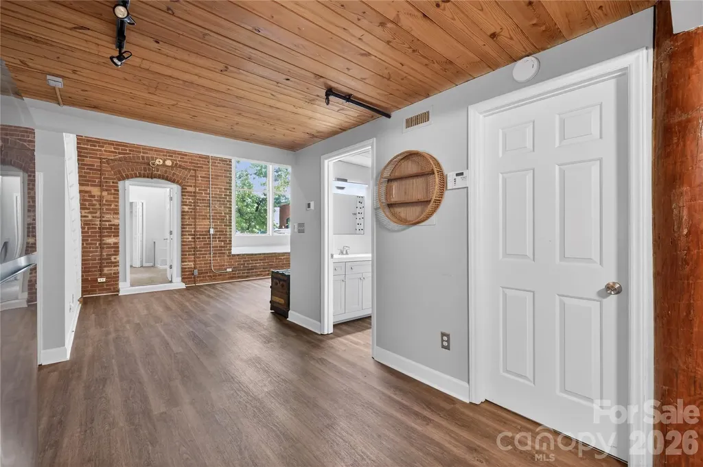 201 S Hoskins Road Charlotte NC 28208