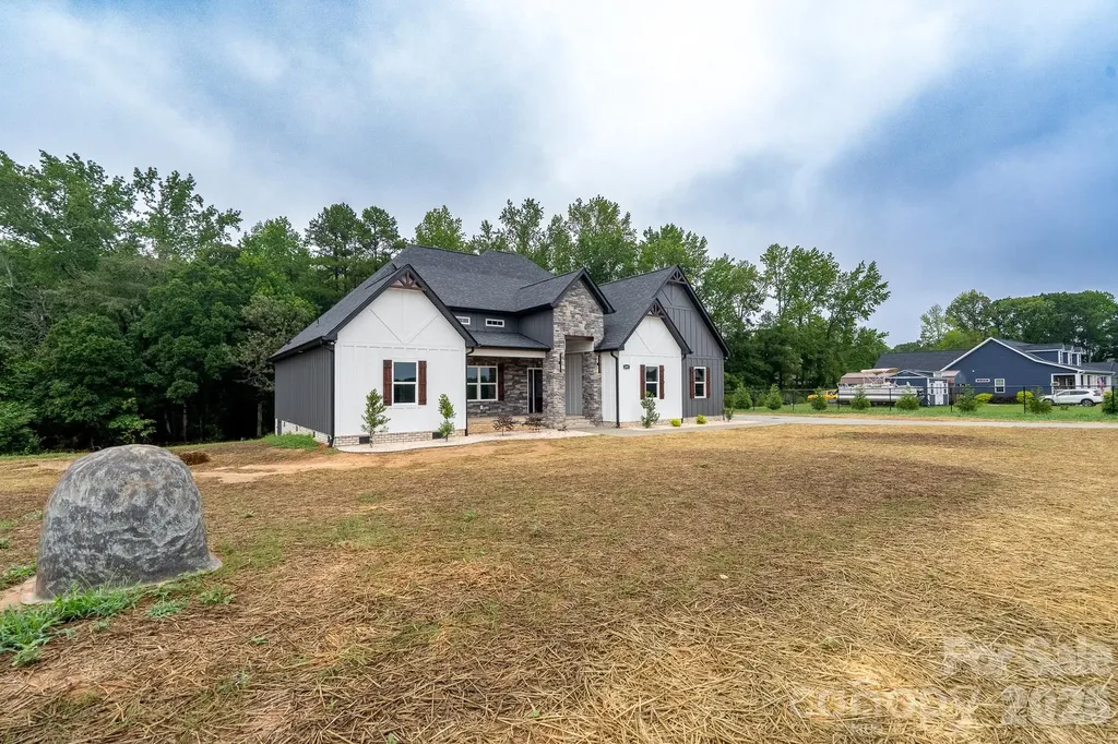 1007 Harrogate Drive Bessemer City NC 28016