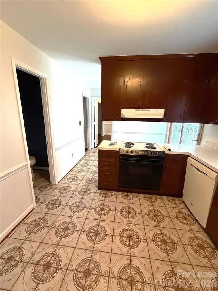 5016 Vescova Court Charlotte NC 28212