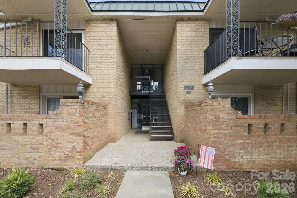 4735 Hedgemore Drive Charlotte NC 28209