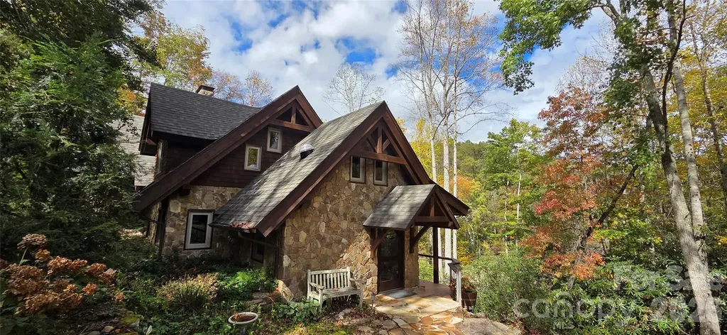 165 Winding Trail Burnsville NC 28714