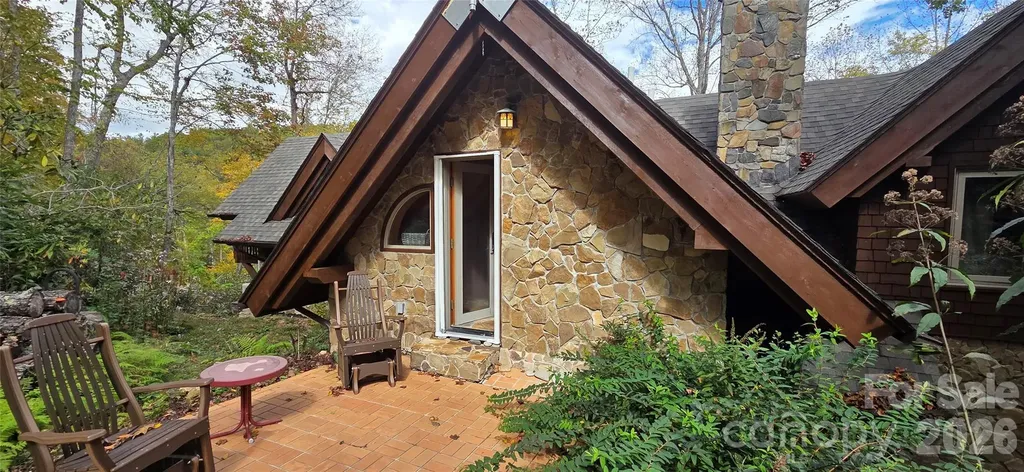 165 Winding Trail Burnsville NC 28714