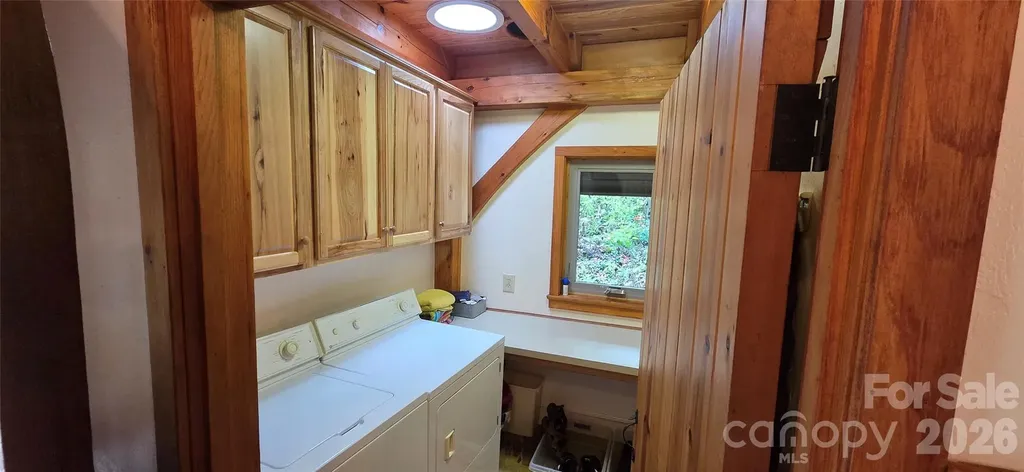 165 Winding Trail Burnsville NC 28714
