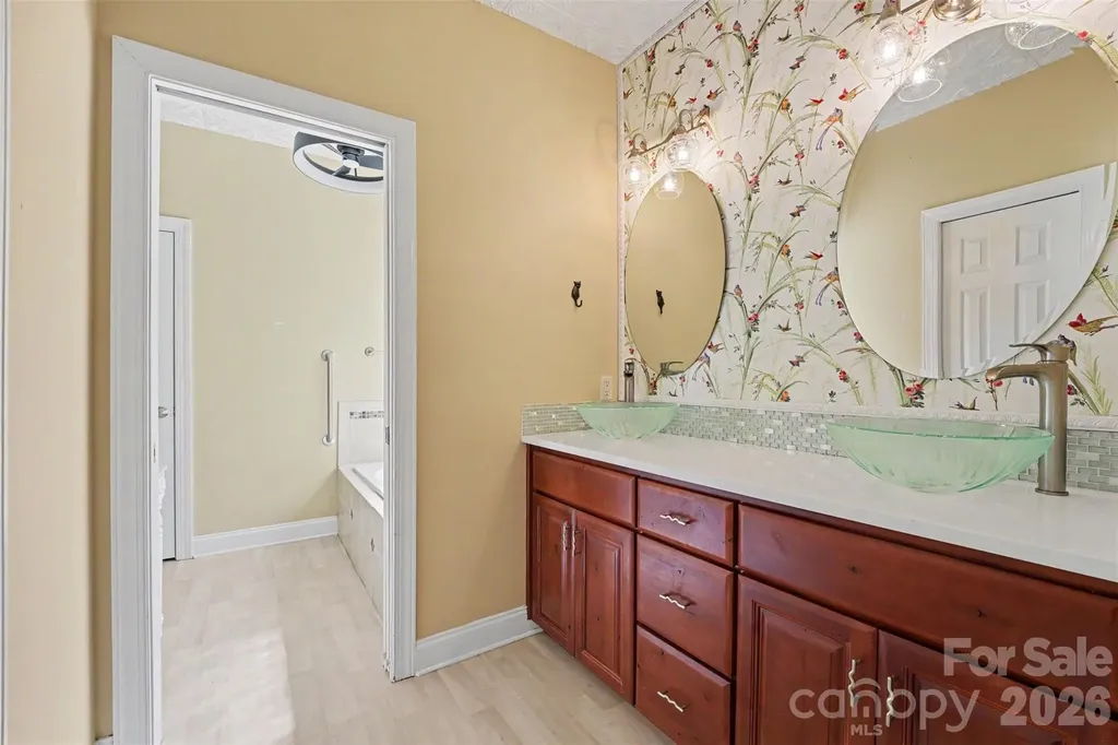 3563 Wandering Lane NE Hickory NC 28601