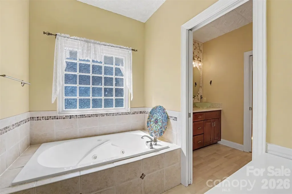 3563 Wandering Lane NE Hickory NC 28601