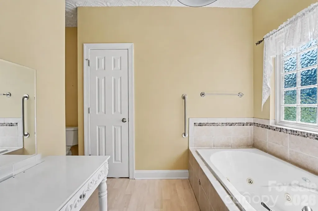 3563 Wandering Lane NE Hickory NC 28601