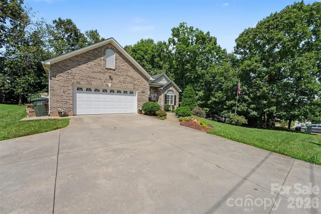 3563 Wandering Lane NE Hickory NC 28601