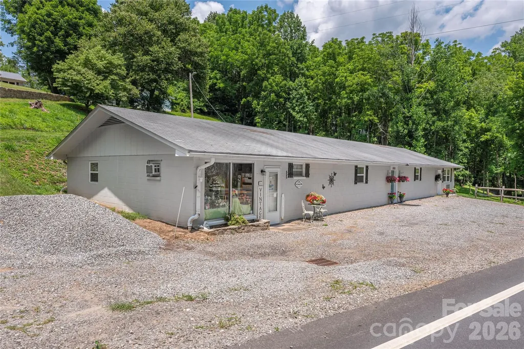 702 Love Joy Road Canton NC 28716