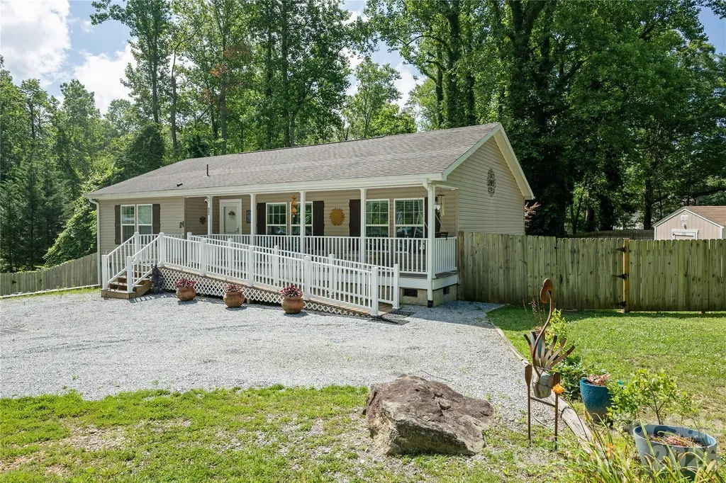32 Beechwood Lakes Drive Hendersonville NC 28792