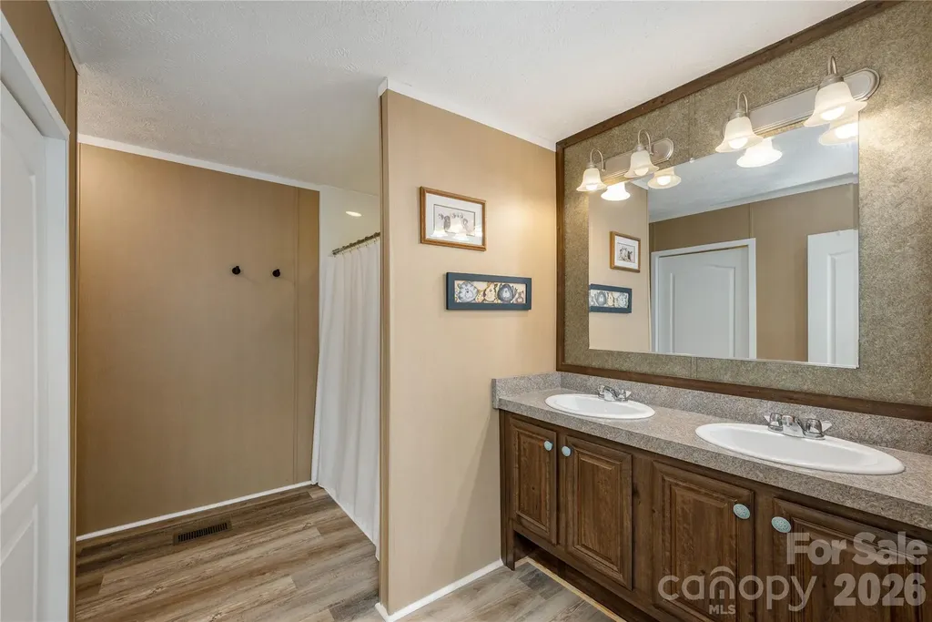 32 Beechwood Lakes Drive Hendersonville NC 28792
