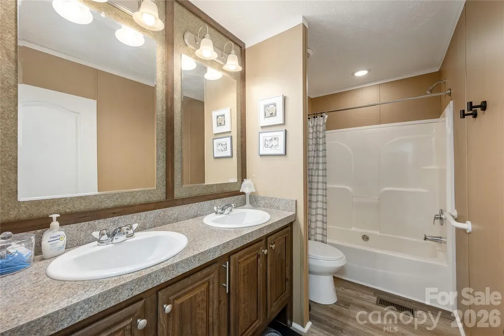 32 Beechwood Lakes Drive Hendersonville NC 28792