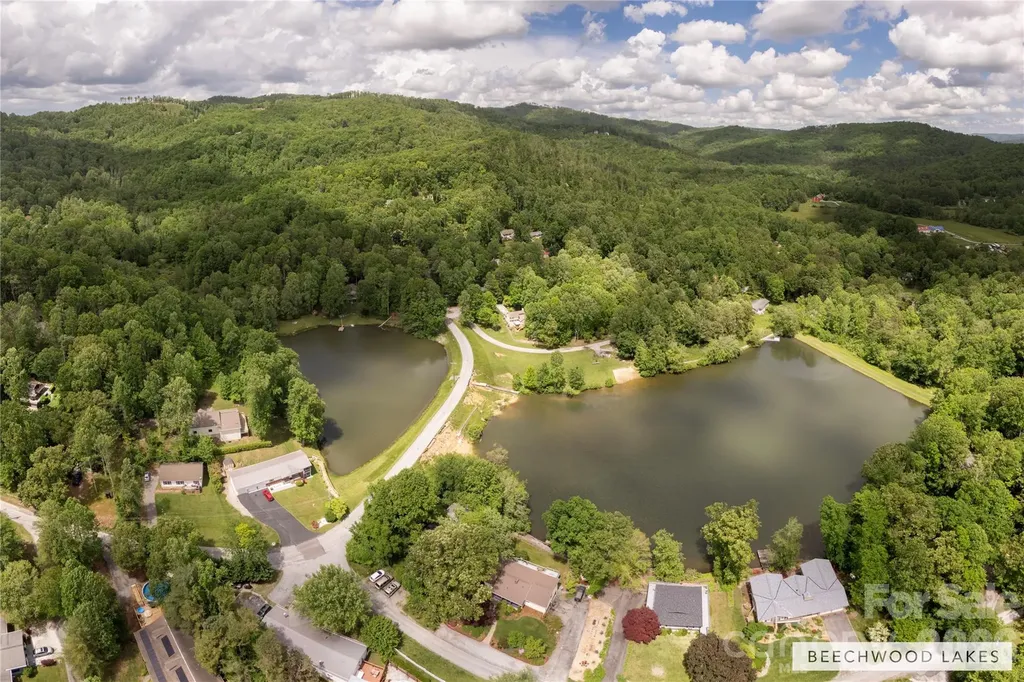 32 Beechwood Lakes Drive Hendersonville NC 28792