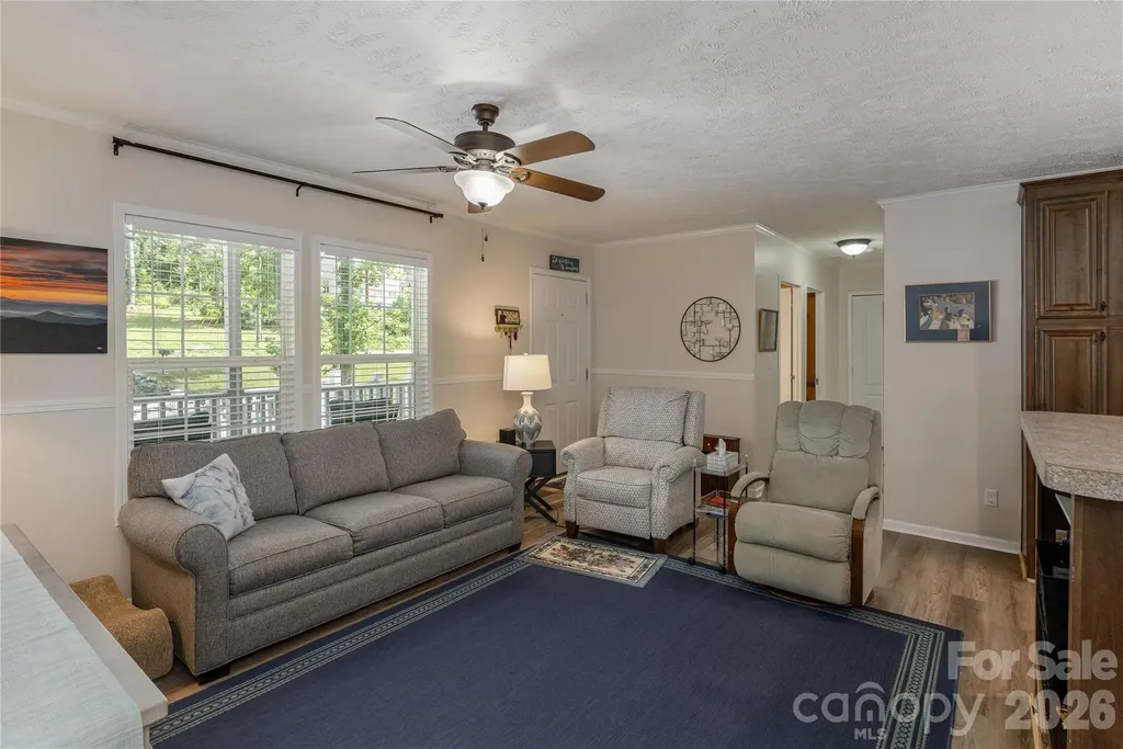 32 Beechwood Lakes Drive Hendersonville NC 28792