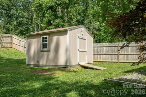 32 Beechwood Lakes Drive Hendersonville NC 28792