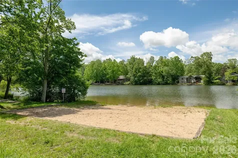 32 Beechwood Lakes Drive Hendersonville NC 28792