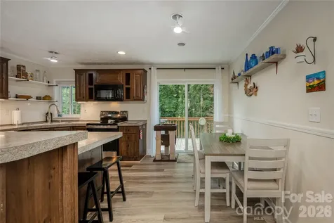 32 Beechwood Lakes Drive Hendersonville NC 28792