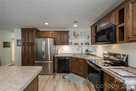 32 Beechwood Lakes Drive Hendersonville NC 28792