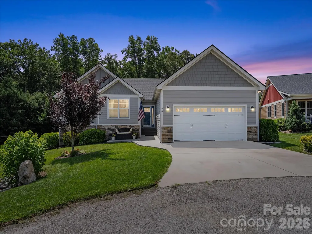 76 S Anvil Avenue Hendersonville NC 28792