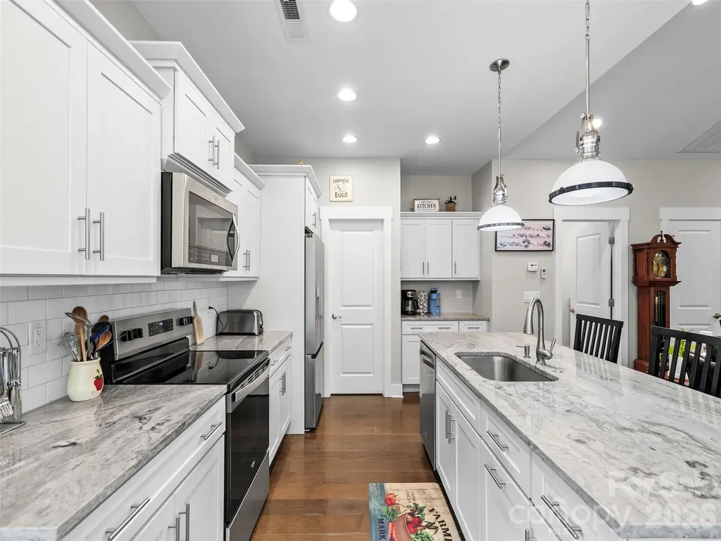 76 S Anvil Avenue Hendersonville NC 28792