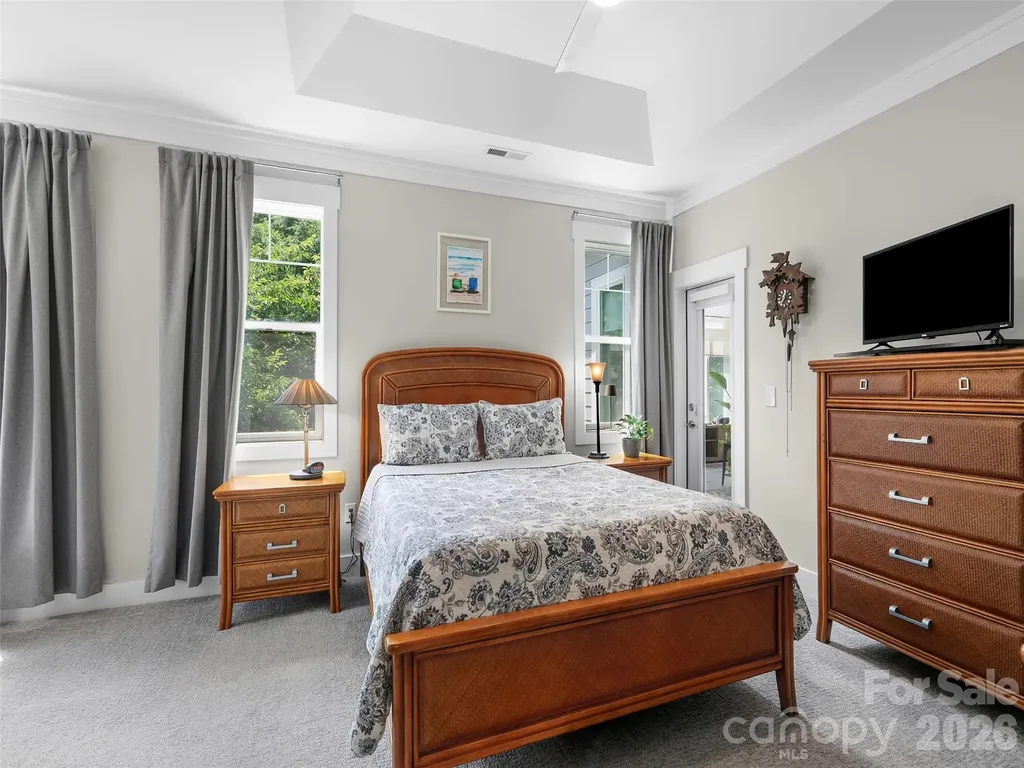 76 S Anvil Avenue Hendersonville NC 28792