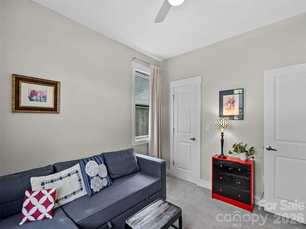 76 S Anvil Avenue Hendersonville NC 28792