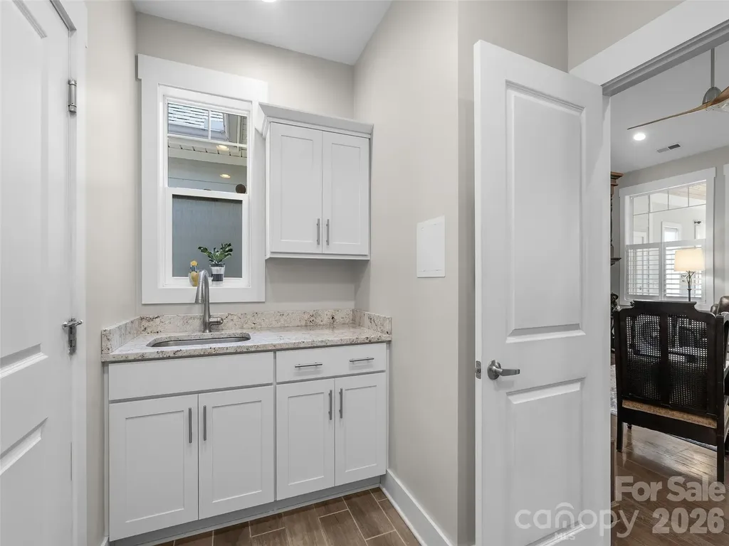76 S Anvil Avenue Hendersonville NC 28792