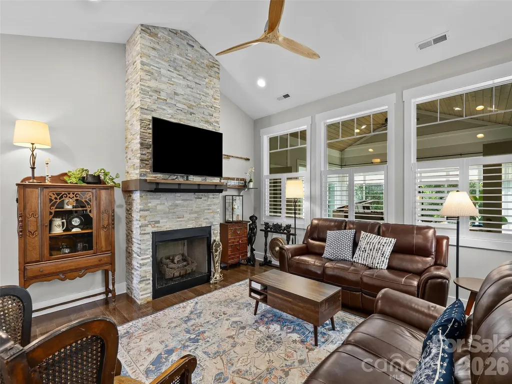 76 S Anvil Avenue Hendersonville NC 28792