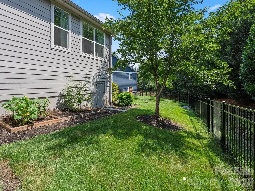 76 S Anvil Avenue Hendersonville NC 28792