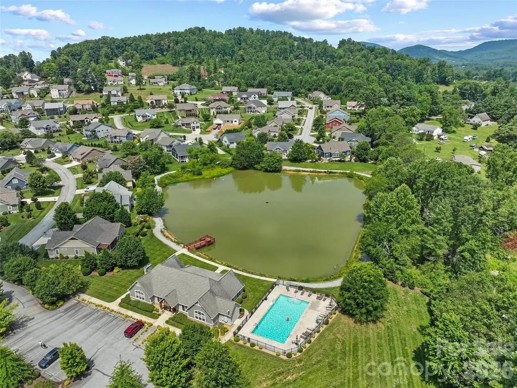 76 S Anvil Avenue Hendersonville NC 28792