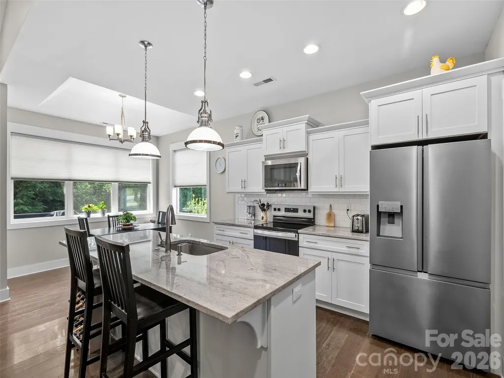 76 S Anvil Avenue Hendersonville NC 28792