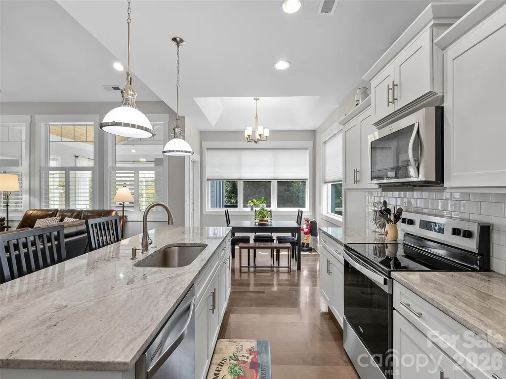 76 S Anvil Avenue Hendersonville NC 28792