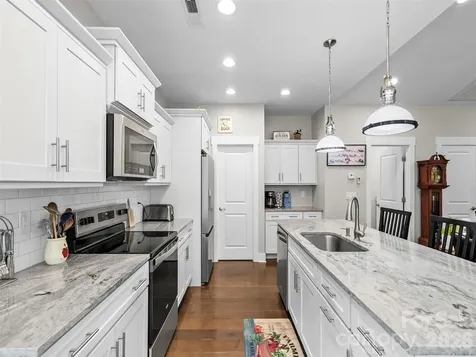 76 S Anvil Avenue Hendersonville NC 28792