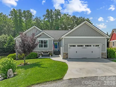76 S Anvil Avenue Hendersonville NC 28792