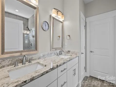 76 S Anvil Avenue Hendersonville NC 28792
