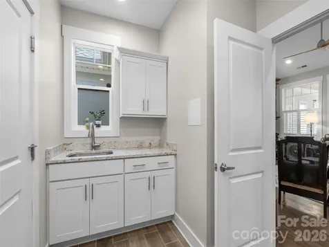 76 S Anvil Avenue Hendersonville NC 28792