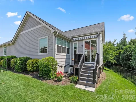 76 S Anvil Avenue Hendersonville NC 28792