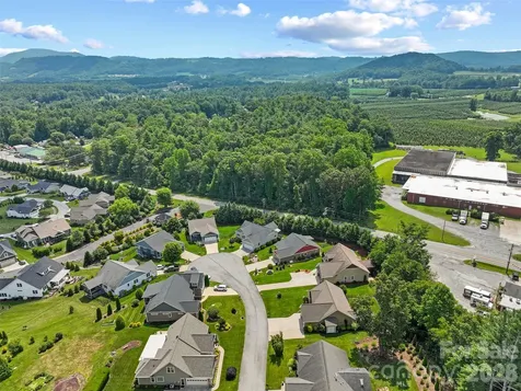 76 S Anvil Avenue Hendersonville NC 28792