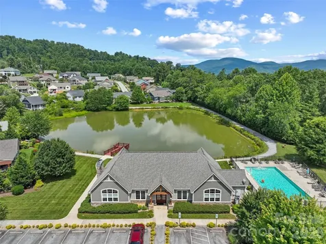 76 S Anvil Avenue Hendersonville NC 28792