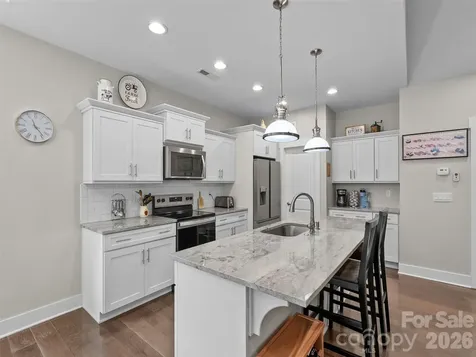 76 S Anvil Avenue Hendersonville NC 28792