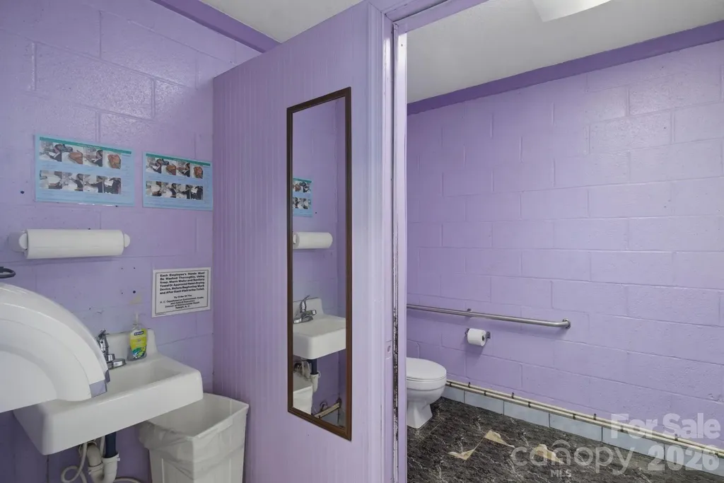 944 Fisher Ferry Street Thomasville NC 27360