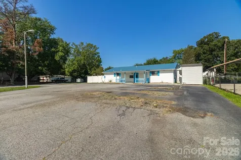 944 Fisher Ferry Street Thomasville NC 27360