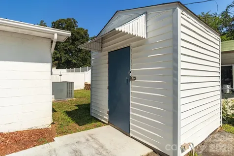 944 Fisher Ferry Street Thomasville NC 27360