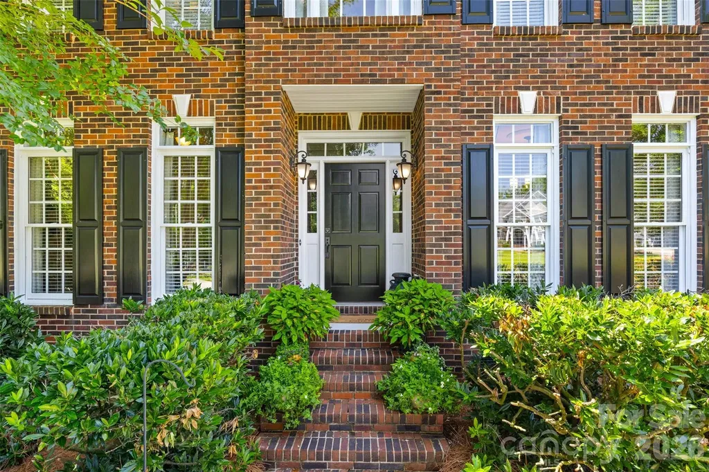 5301 Ravenglass Court Waxhaw NC 28173