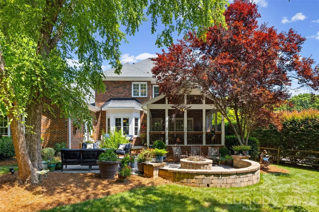 5301 Ravenglass Court Waxhaw NC 28173
