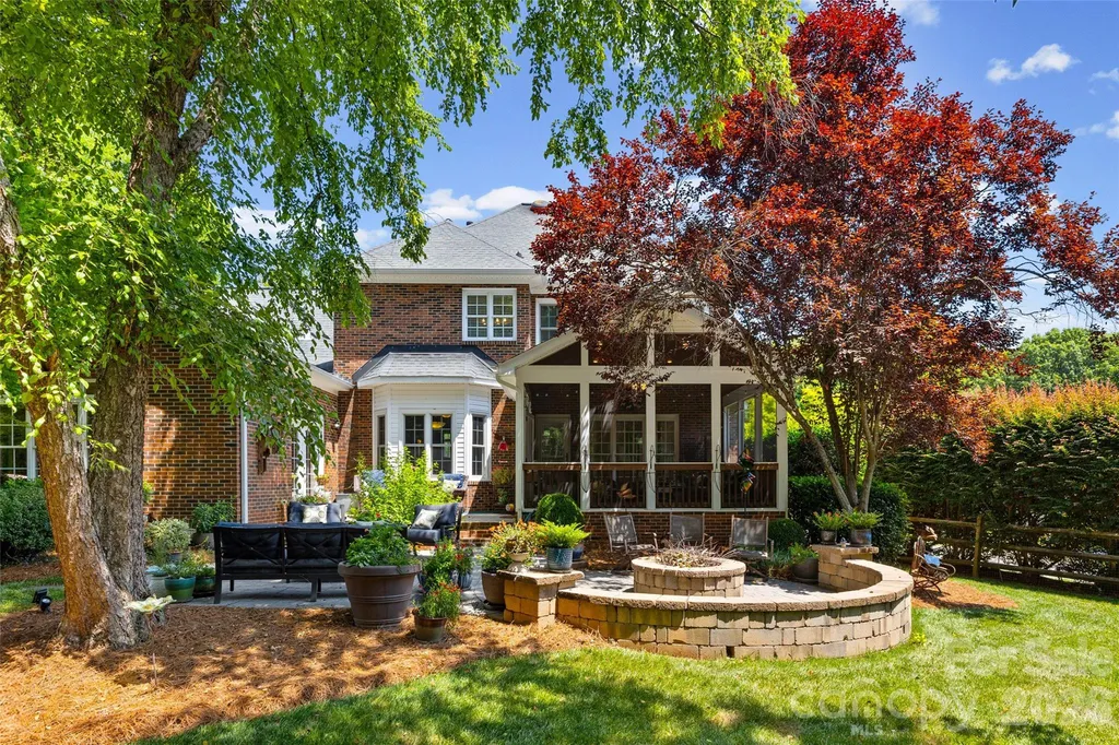 5301 Ravenglass Court Waxhaw NC 28173