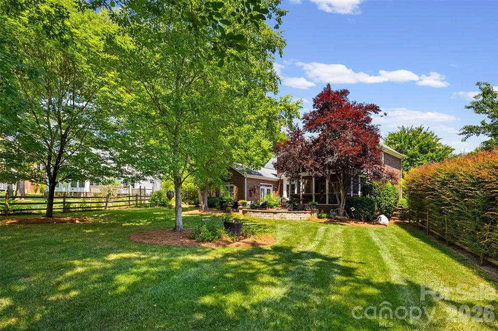 5301 Ravenglass Court Waxhaw NC 28173
