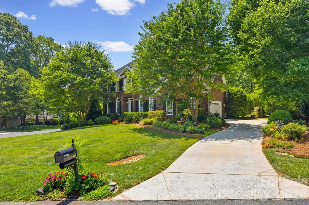 5301 Ravenglass Court Waxhaw NC 28173
