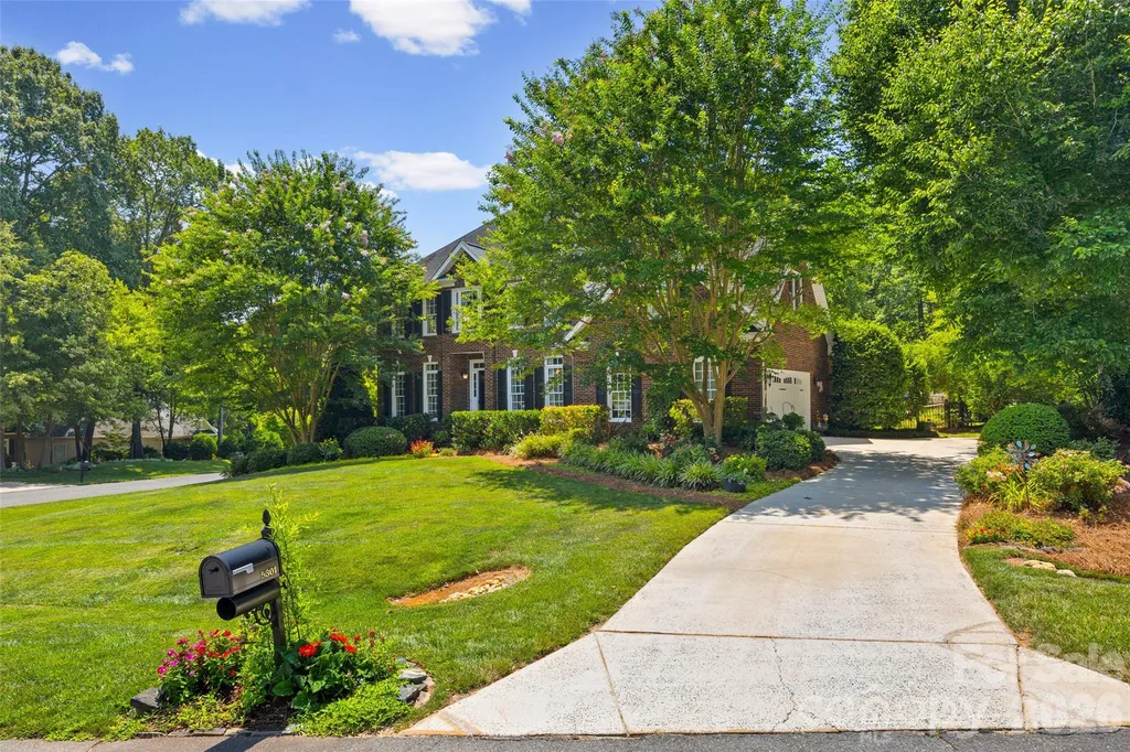 5301 Ravenglass Court Waxhaw NC 28173