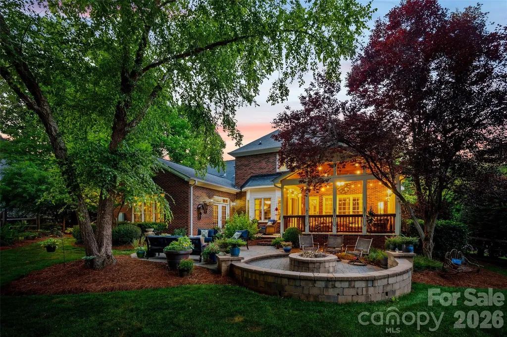 5301 Ravenglass Court Waxhaw NC 28173